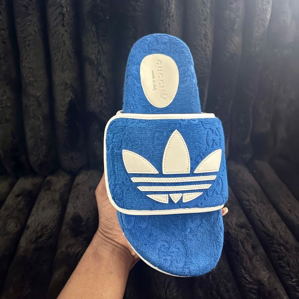 Gucci x Adidas Logo Slides - Picture 1 of 7